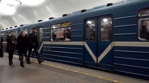 Синий вагон окно прямоугольное