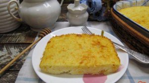 Творожная запеканка с рисом и сухофруктами.