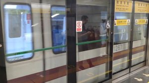 Вся правда о вагоне бизнес-класса в китайском метро!