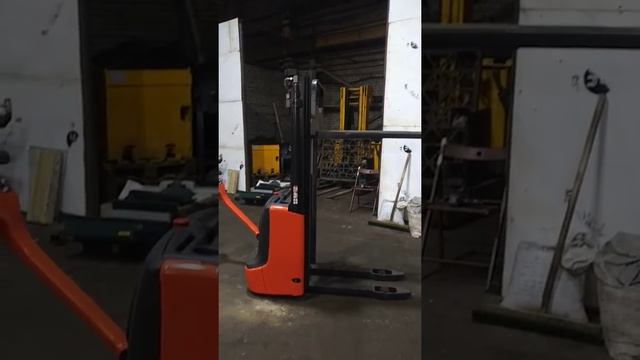 НАПС 3871-8: Самоходный электрический штабелёр Linde L12, 1.2т, 4.5м