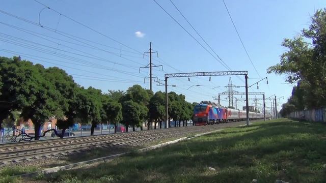 Электровоз ЭП20-001 с поездом №19 Москва-Ростов на Дону