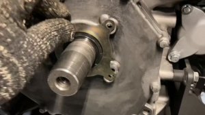 Stels Ермак Викинг 800 установка Стопорной пластины сальника.