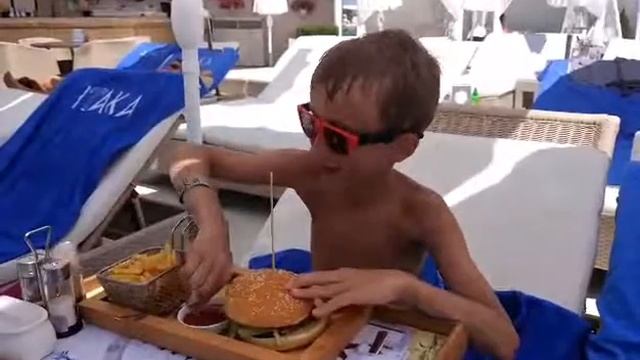 Я в итаке и кушаю бургер смотреть онлайн