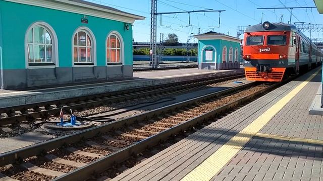 ТЭМ18ДМ-918, ЭР2К-1171 смотреть онлайн