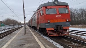 старушка ЭРочка! станция Новая Пустынь! электропоезд ЭР2Р-7084 подъезжает к этой станции!