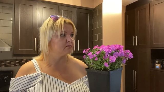 Купила цветы и заказала кофе машину. смотреть онлайн