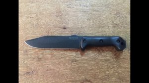 Faca de combate e sobrevivência KA-BAR BK7.