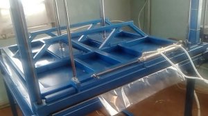 Пресс для упаковки подушек.