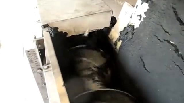 Шнековый транспортёр производства ДАКТ Инжиниринг в работе