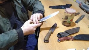 Проверка ножа на твёрдость