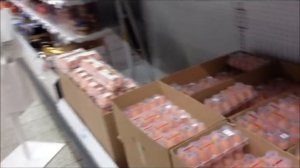 Чешские магазины в Праге. Супермаркет (гипермаркет) [NovastranaTV]