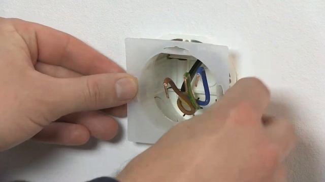 Impressivo montering stikkontakt IP44, hvid смотреть онлайн