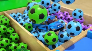 Дети изучают цвета играя! Разноцветные машинки и мячи, Детские стишки и песни для детей