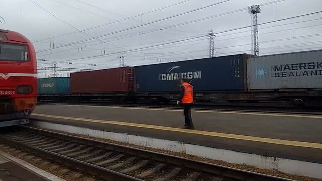 Электровоз ЭП2К-088 прицепляется к поезду смотреть онлайн