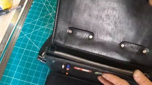 Мужская кожаная барсетка