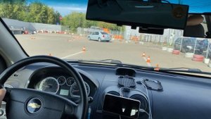 Автодром Гаи. Параллельная парковка на площадке. Как припарковаться между машин? Сдаём экзамен Гибдд