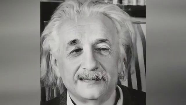 Ожившие фотографии Альберта Эйнштейна при помощи нейросетей смотреть онлайн