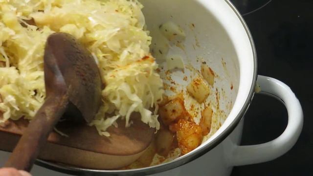 SAUERKRAUT SOUP served with bread Czech Recipe смотреть онлайн