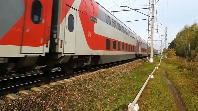 Красавец ЭП20 с двухэтажным поездом. смотреть онлайн