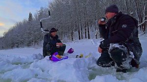 Дорога жесть!!! снегоход вышел из строя, снег, вода! На рыбалку за щукой на таёжное озеро.