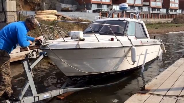 Погрузка катера Nissan PF-730 7.3 метра на прицеп SB TRAILER с роликами