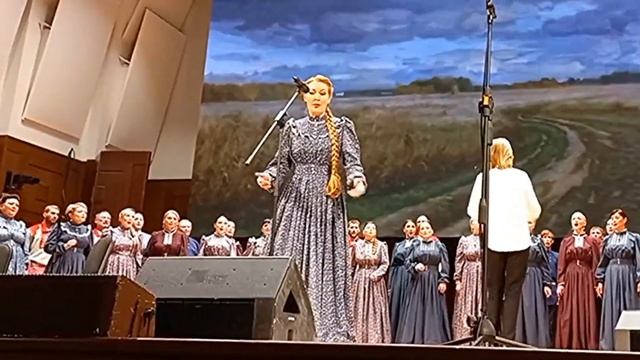 "Тарантасик" Исп. Областной народный хор НСО, солистка - Анастасия Лысякова