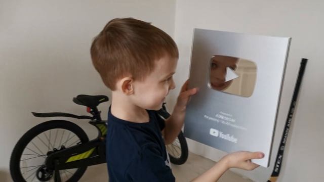 РАСПАКОВКА СЕРЕБРЯНЫХ КНОПОК YouTube. Как привезти кнопки ютуб в Россию. смотреть онлайн