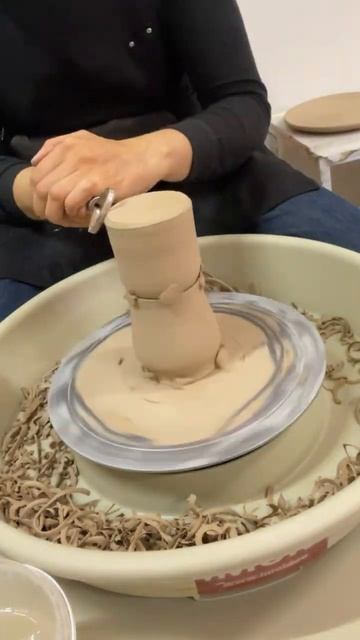 ЗАПОРОЛА ДНО БУТЫЛКИ🥺 #гончарнаямастерская #керамика смотреть онлайн