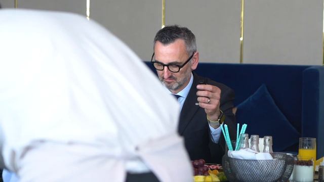 Новый тренд коммерческой недвижимости, или как сэкономить на офисе? смотреть онлайн