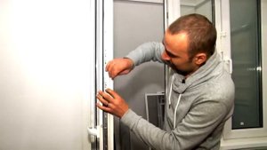 Как установить магнитную защелку на пластиковые окна