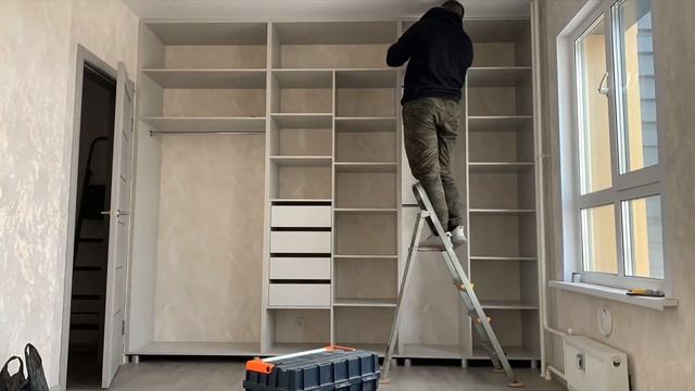ШКАФ РАСПАШНОЙ В СПАЛЬНЮ. МОНТАЖ И ОБЗОР.