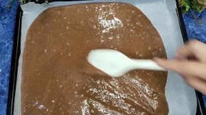 Быстрая вкусняшка к чаю.❤  Шоколадно-бисквитный рулет с вареньем на молоке.