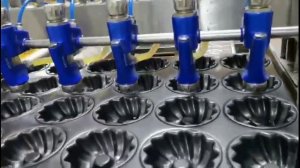 Обдув форм для выпекания. Пищевая промышленность.