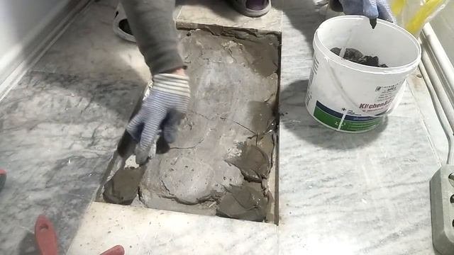 Укладываем мрамор на раствор