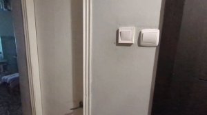 Выключатели в туалете и в ванной.