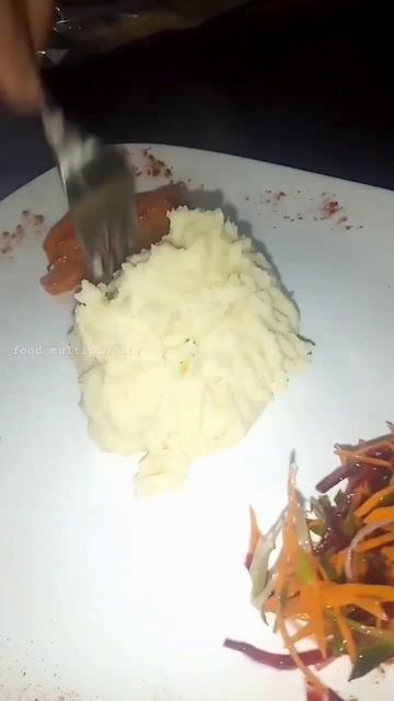 Grilled Chicken With Hot Sauce and Side dish Mash Potato#shortsfeed #foodmultiplority #shorts смотреть онлайн