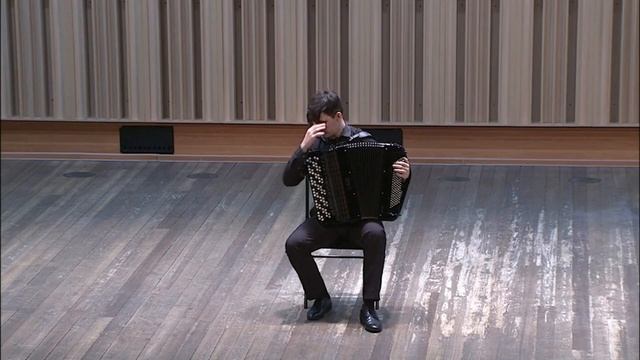 Лауреат I степени Александр ГЛУШКОВ (баян) V категория 2 тур
