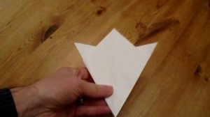 Как сделать круглую снежинку из бумаги за 1 минуту.