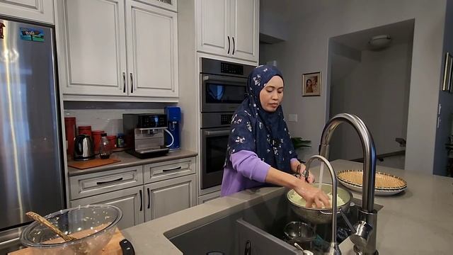 Menu Ndeso Orang Canada.Masak Thiwol,Oseng kates, Ayam kukus. смотреть онлайн