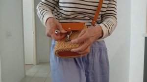 сумка Миник "морковный фреш" вязаная с клапаном и ремешком из натуральной кожи
