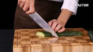 Японские кухонные ножи шеф-повара сантоку.