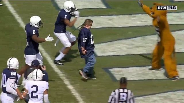 Penn State Fan Runs for TD in Spring Game смотреть онлайн
