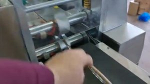 Горизонтальная автоматическая упаковочная машина для упаковки сигар и сигарет в пакет флоу-пак