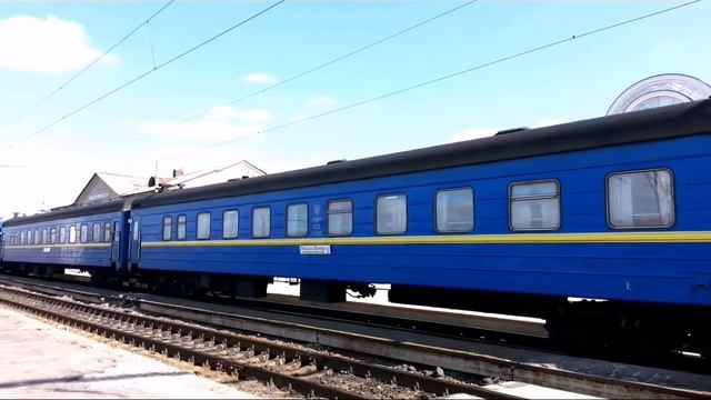 Поезд 137/138 "Максим Яровець" на станции Купянск Узловой смотреть онлайн