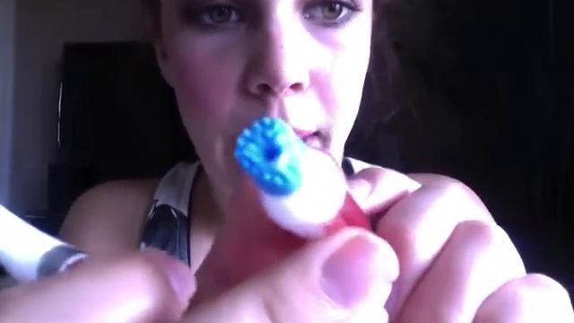 Colgate Optic White Toothbrush and Whitening Pen Review смотреть онлайн