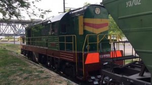 Тепловоз ЧМЭ3-2908 с грузовым составом