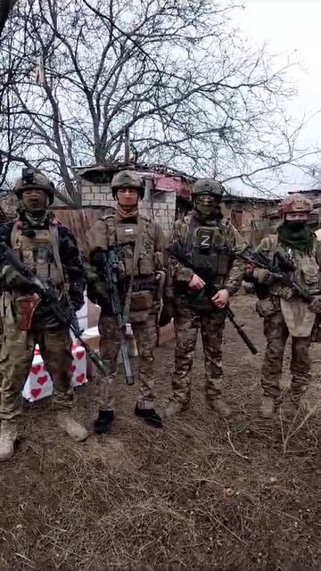 помогаем парням смотреть онлайн