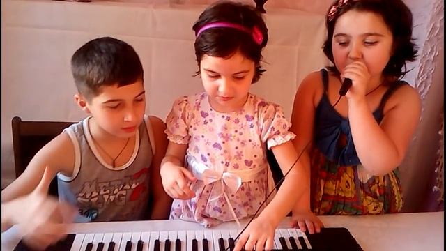 пианино и Елена . პიანინო და ელენეს სიმღერა смотреть онлайн