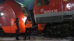 Тепловоз 2ТЭ116-1561 с пригородным поездом Псков – Дно. Моменты из жизни вокзала