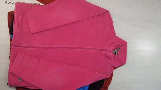 05182 Folded Fleece (Флис м/ж)№2 20,40 кг 6,40€ за кг 52 ед смотреть онлайн